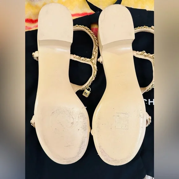 SOLD! CHANEL 22P BEIGE LAMBSKIN JEWELRY CHARMS SANDALS - Picture 4 of 8